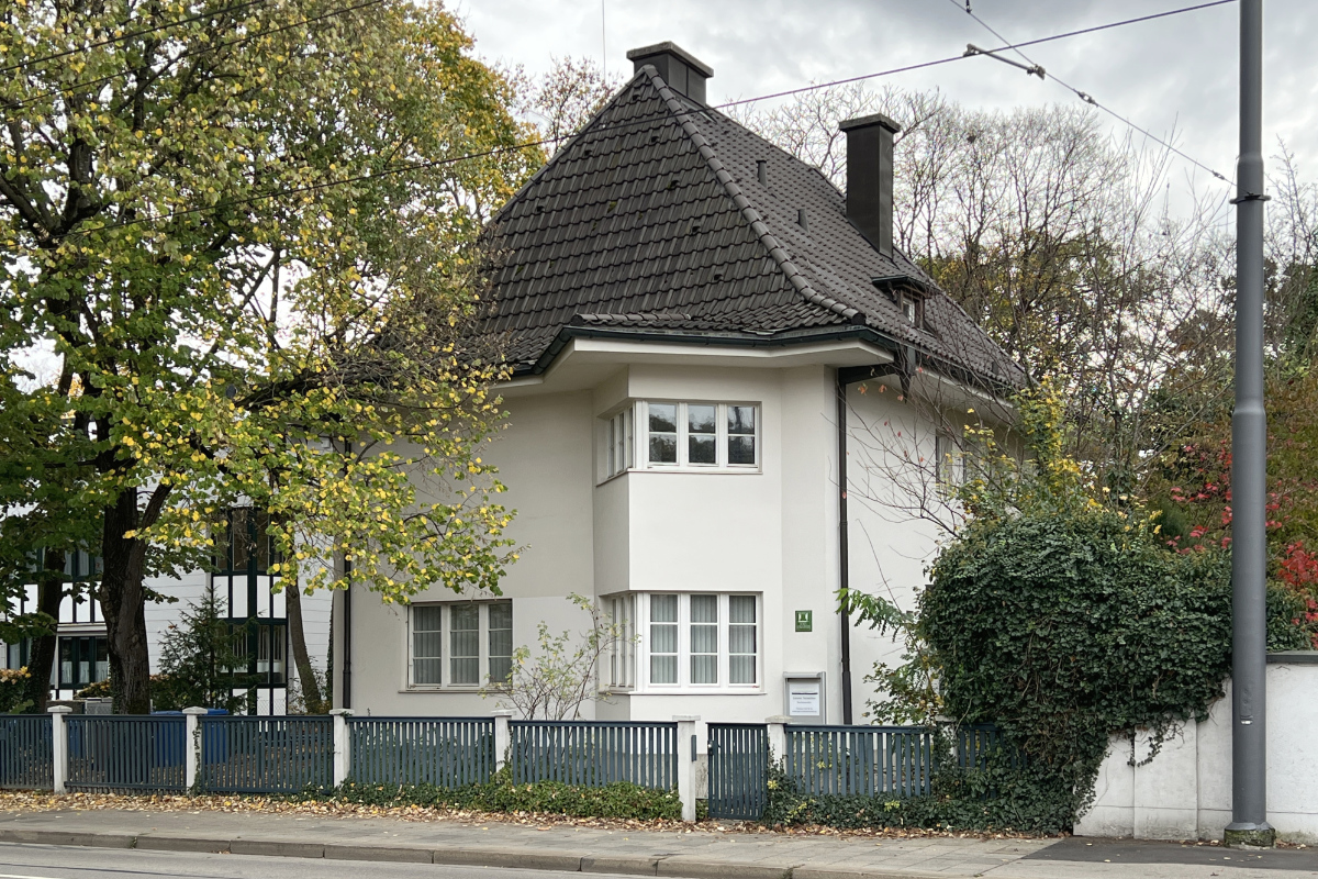 131 Villa Denkmalschutz Putzfassade.jpg