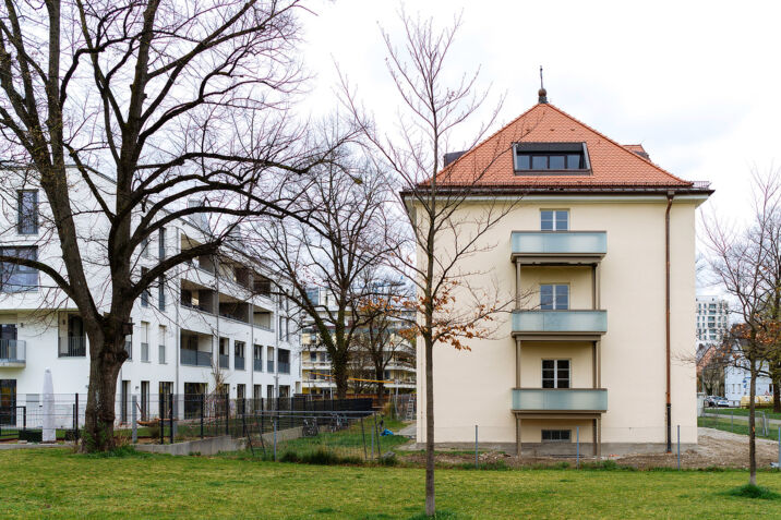 01 Balkon Baudenkmal Isoldenstraße.jpg
