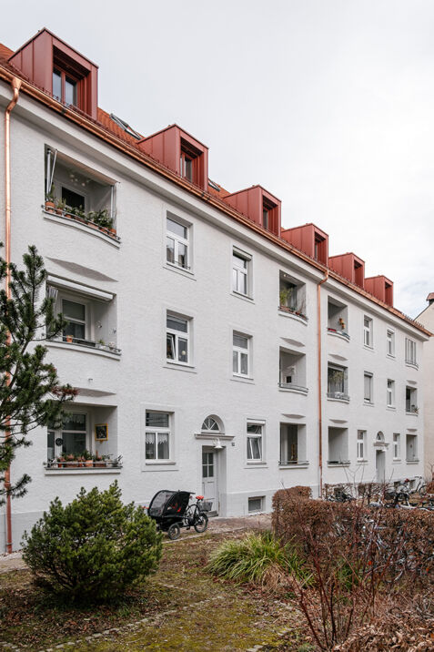 126 01-2 Schleissheimerstrasse Dachausbau Denkmal.jpg