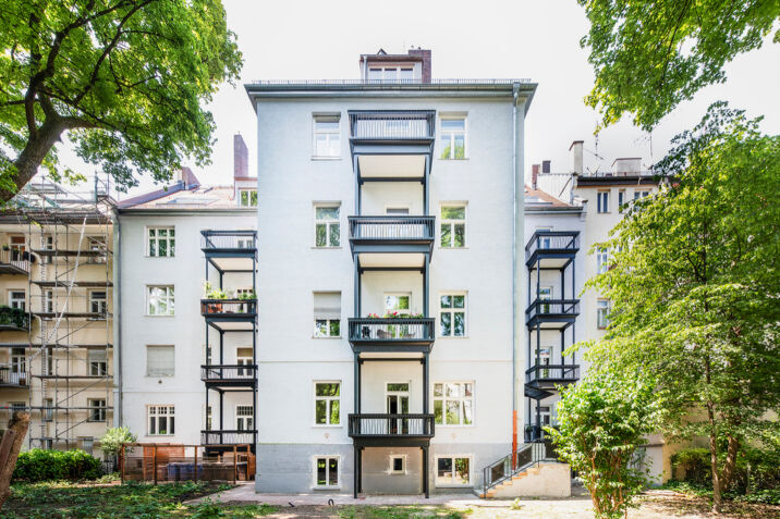 05 Balkon Baudenkmal Ismaningerstraße.jpg