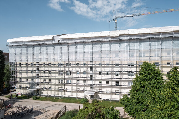 126 02-4 Schleissheimerstrasse Dachausbau Baustelle.jpg