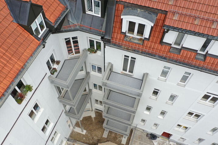 126 04-2 Schleissheimerstrasse Denkmal Balkone.jpg