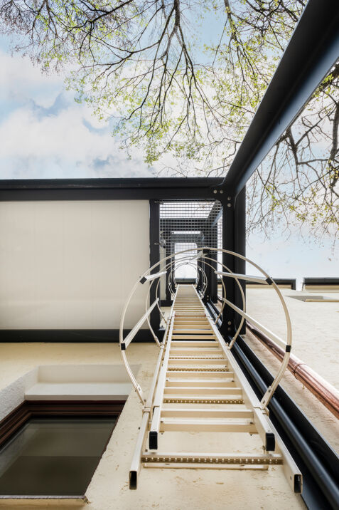 04 Balkon Fluchtleiter.jpg