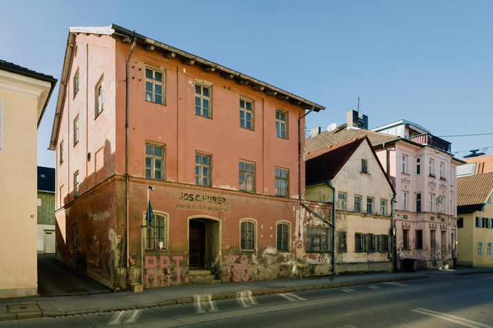5070 01 Huber Häuser Dießen Denkmal.jpg