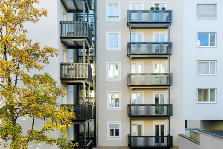 02 Balkon Baudenkmal Georgenstraße.jpg
