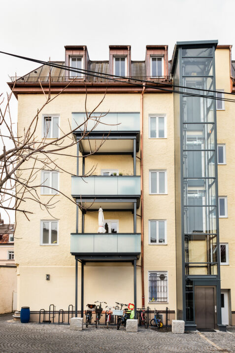 04 Balkon Baudenkmal Tengstraße.jpg